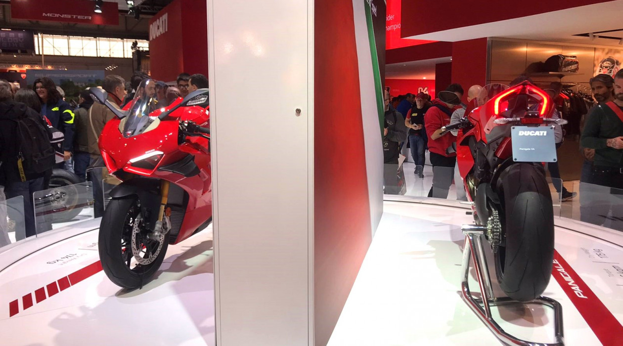 Фото з виставки EICMA 2019 - стенд Ducati 1